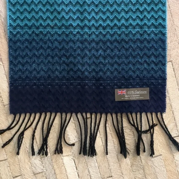 Women's 100% Cashmere Blue, Purple, Jade 62" x 12" Made In Scotland Scarf - Picture 3 of 5